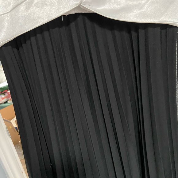 Formal ladies short dress - Picture 4 of 5